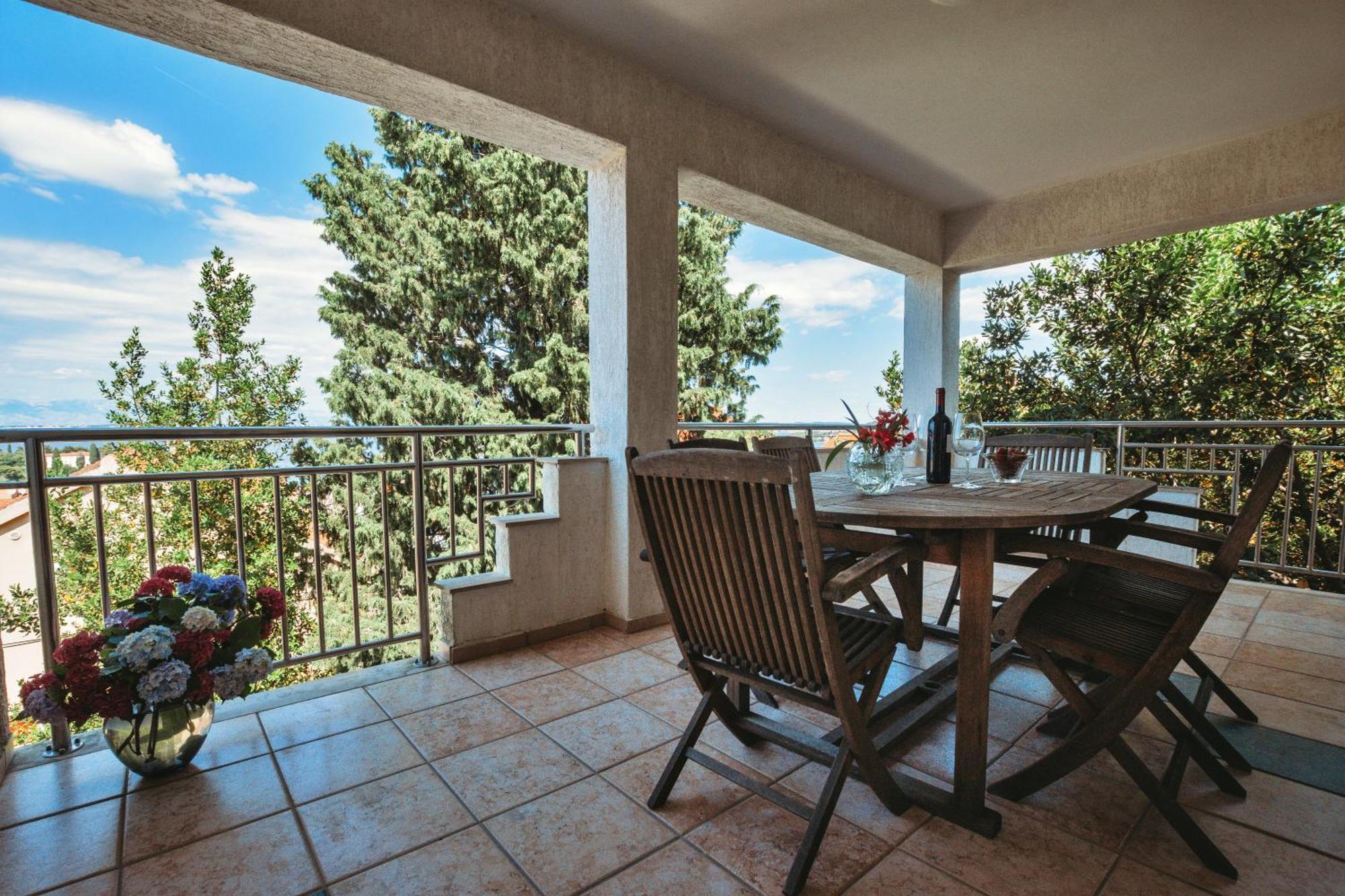 Ana Apartment *